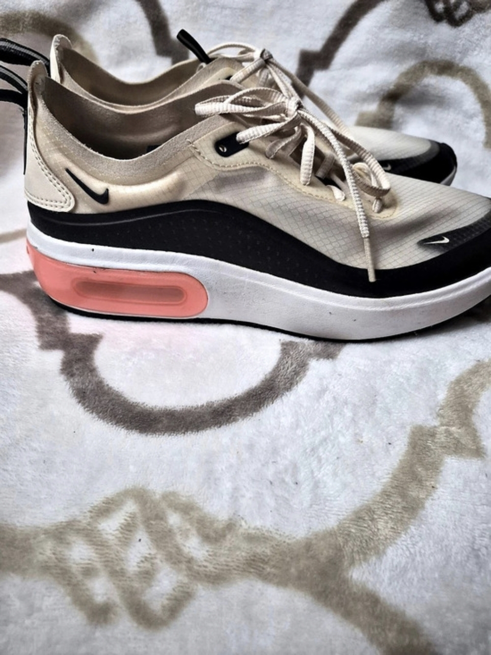 Nike Air Max Dia Sneakers Ivory & Black US 8